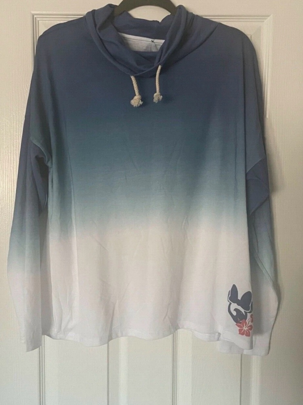NWT Disney Parks Women’s Minnie Mouse Long Sleeve Blue and White Fade Size XL